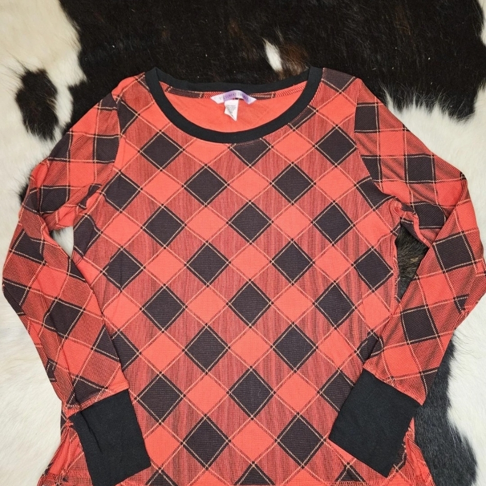 Victoria's Secret Thermal Diamond Pattern Long Sleeve - Red and Black